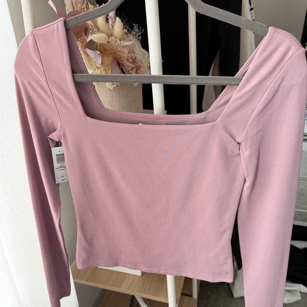 ✨Flash sale ✨ Aritzia Contour Top